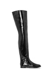 Side profile of ACQUO of Sweden’s over-the-knee black rubber boot with a sleek flat sole – iconic Scandinavian style with a minimalist, polished look