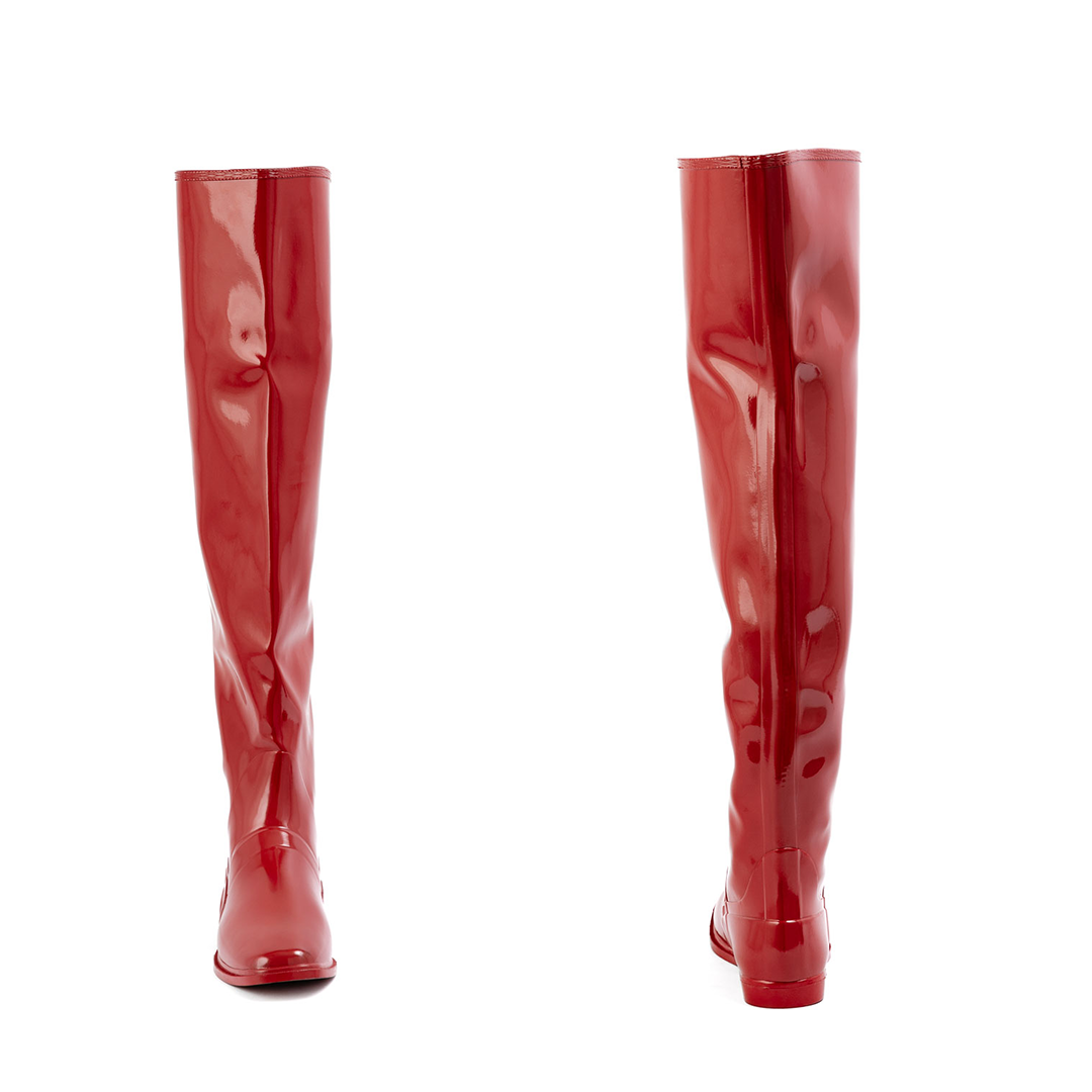 Greta Cherry Red front and back view of ACQUO of Sweden shiny rubber boots with a sleek silhouette and flat heel.