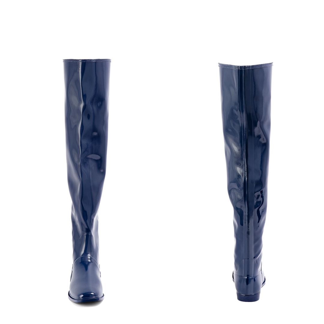 Greta Iris Blue front and back view of ACQUO of Sweden shiny rubber boots with a sleek silhouette and flat sole.