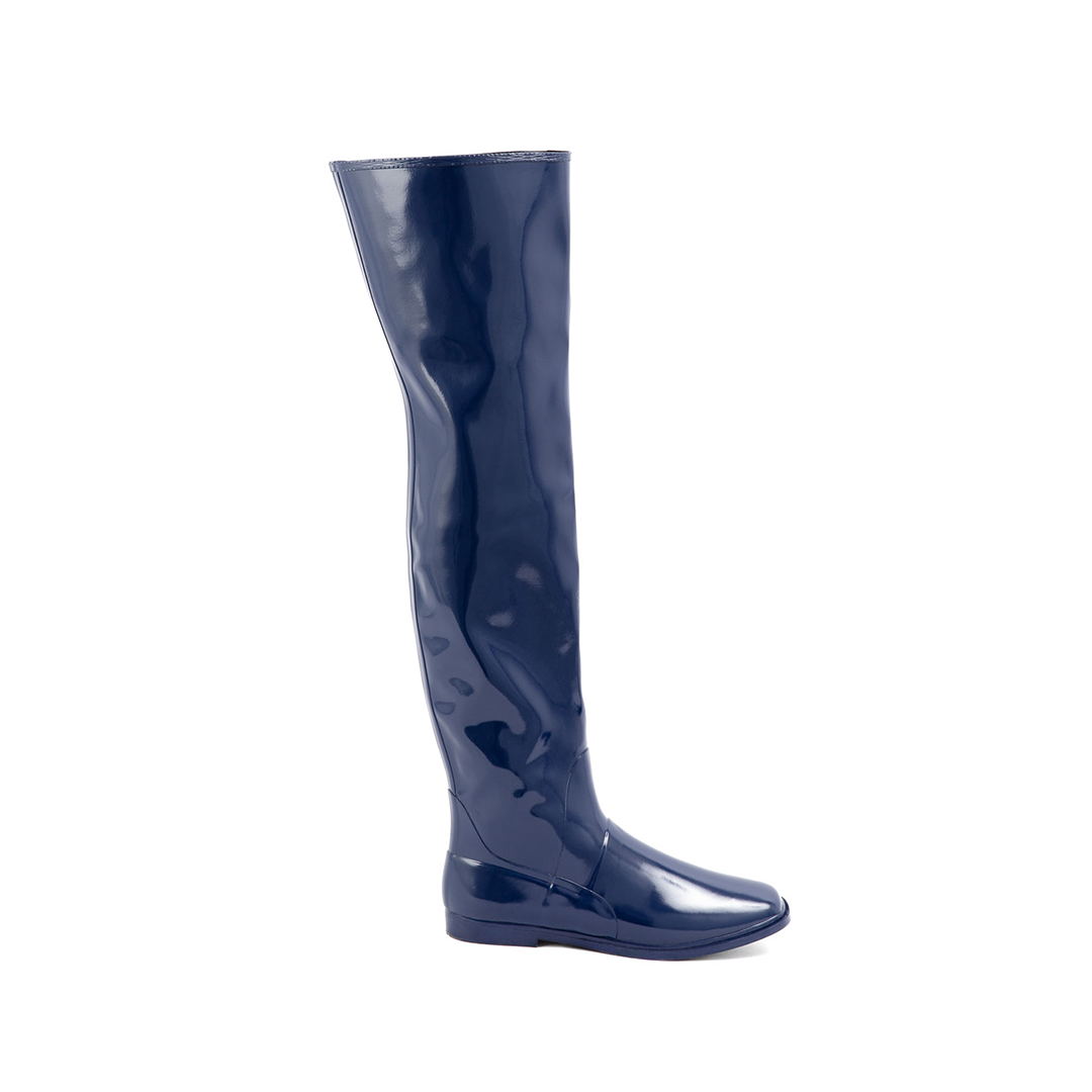 Greta Iris Blue side view by ACQUO of Sweden featuring elegant navy blue rubber boots with a sleek over-the-knee silhouette and flat sole.