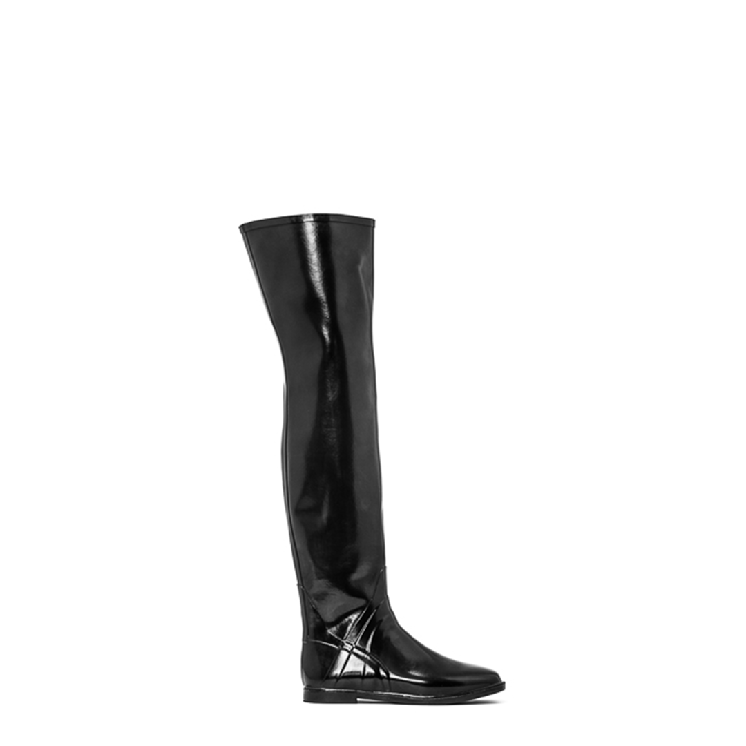 ACQUO of Sweden knee-high black shiny boots with flat sole – Scandinavian-designed statement footwear for bold and stylish fashion lovers