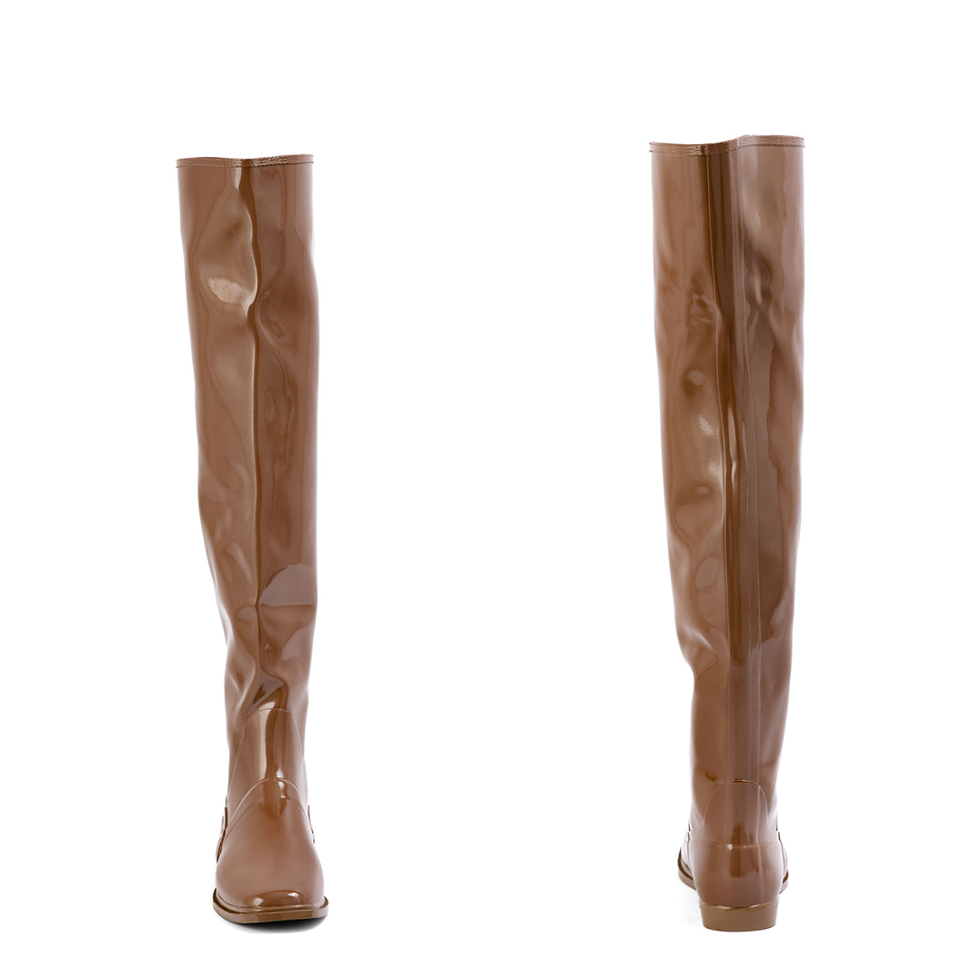 Greta Walnut Brown front and back view of ACQUO of Sweden shiny rubber boots with a sleek silhouette and flat heel