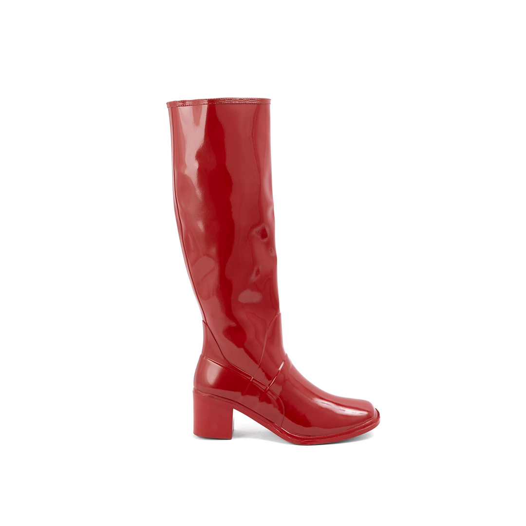 Karin Cherry Red side view of ACQUO of Sweden shiny rubber boots with a structured silhouette and block heel.