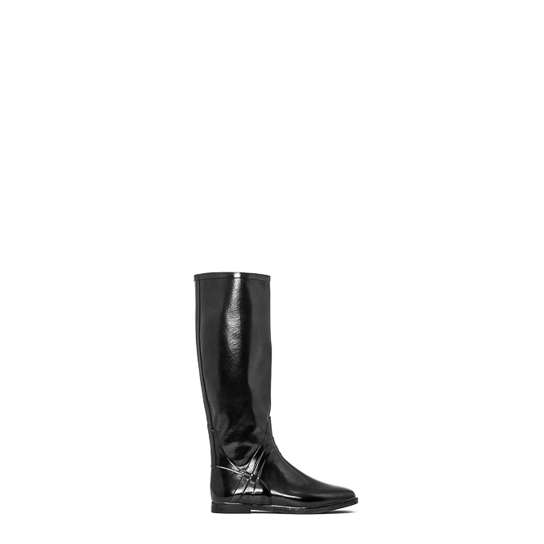 ACQUO of Sweden knee-high black boots in high-shine finish with flat sole – classic Scandinavian design meets timeless comfort and elegance